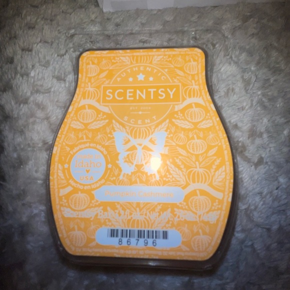 3 wax warmers and 3 full wax melt bars (Scentsy) - Picture 4 of 8